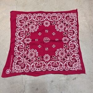 VTG USA Made 90s Banada Red Paisley RN 15187